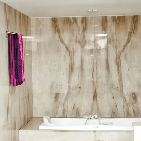 Spacious In With Private Pool 850 M² And Jacuzzi Villa Santo Tirso