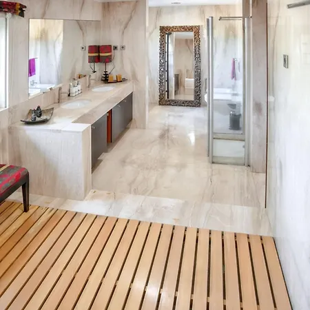 Villa Spacious In With Private Pool 850 M² And Jacuzzi