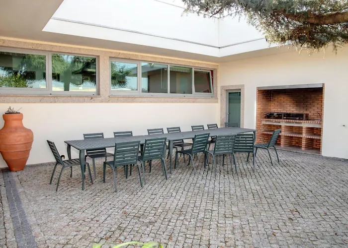 Spacious In With Private Pool 850 M² And Jacuzzi * Santo Tirso