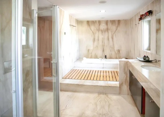 Spacious In With Private Pool 850 M² And Jacuzzi Villa Santo Tirso