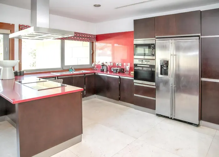 Spacious In With Private Pool 850 M² And Jacuzzi